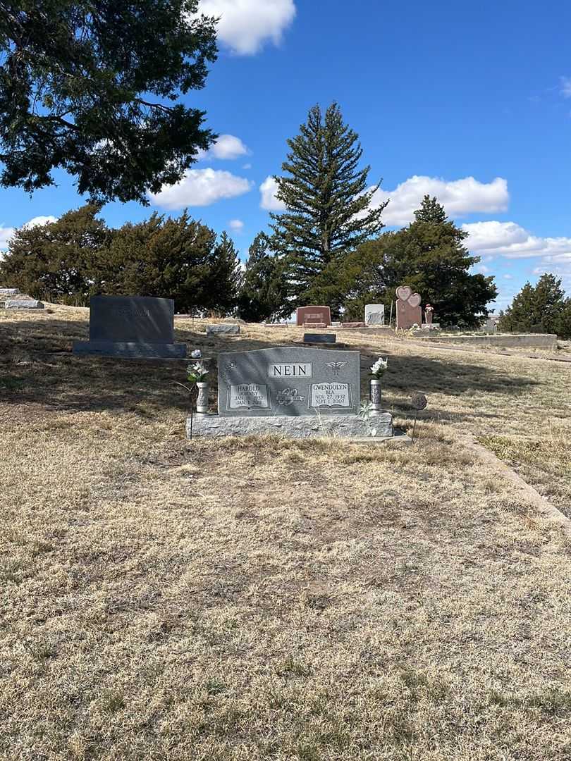 Gwendolyn Bea Nein's grave. Photo 1