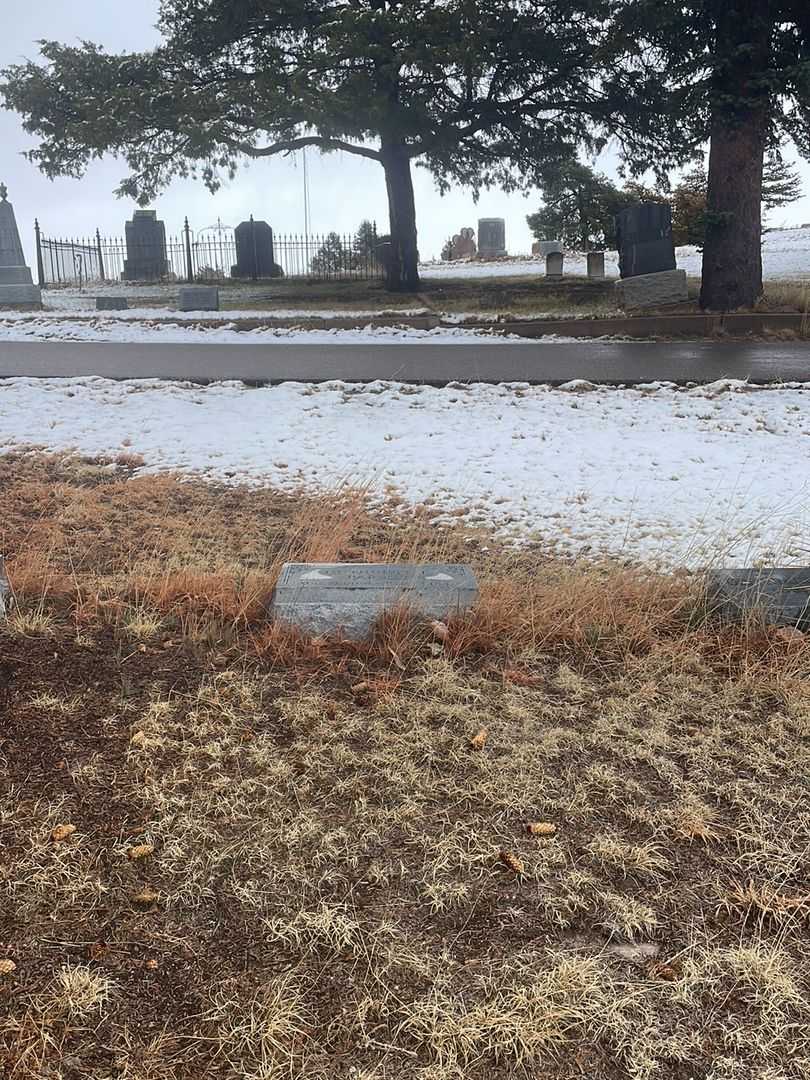 Cuthbert F. Parker's grave. Photo 1