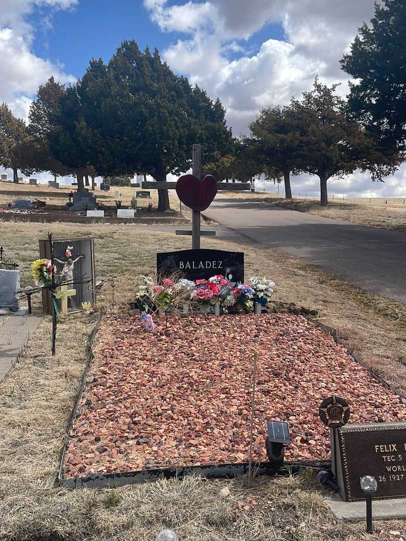 Rita Baladez's grave. Photo 1
