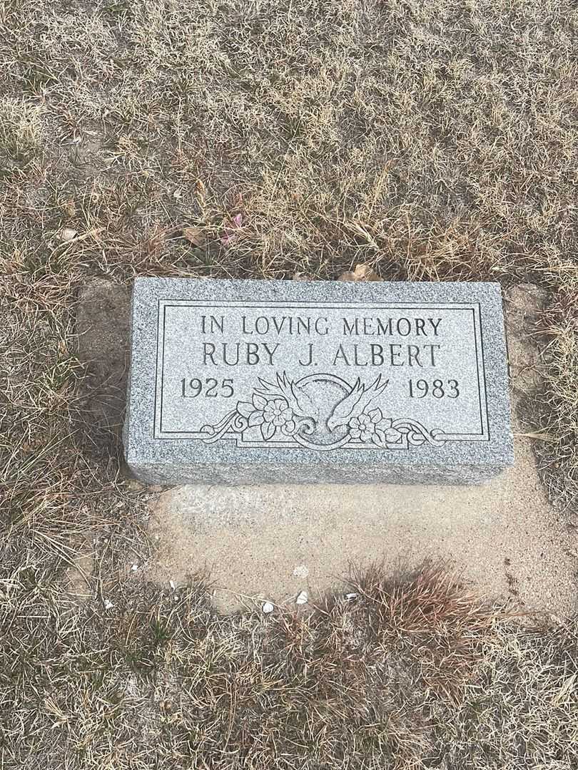 Ruby J. Albert's grave. Photo 2