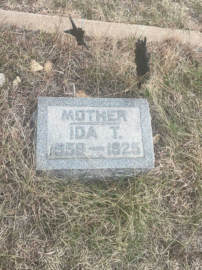 Ida T. Walrath's grave. Photo 3