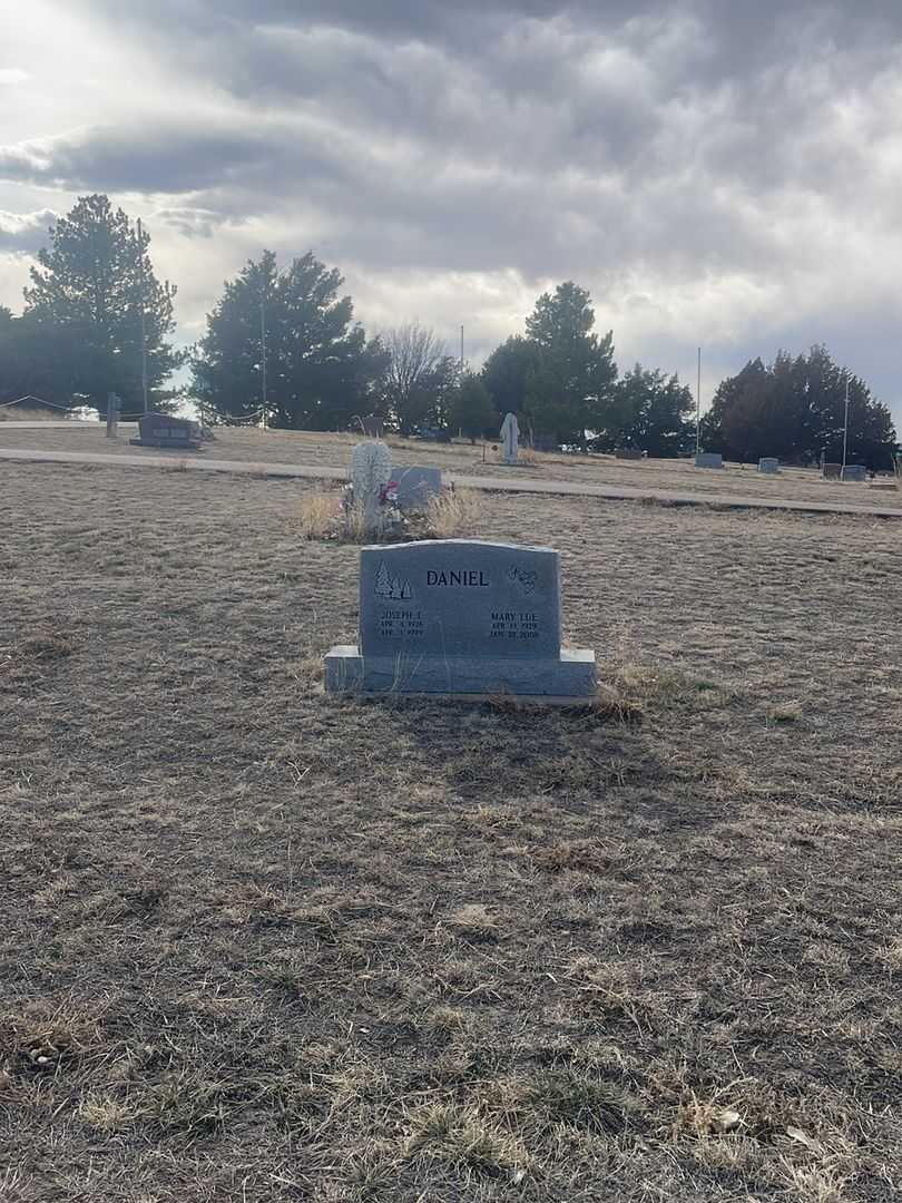 Mary Lue Daniel's grave. Photo 1