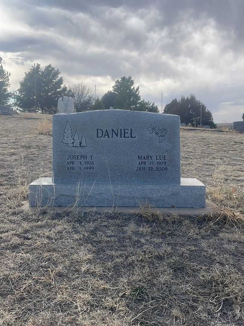 Mary Lue Daniel's grave. Photo 2