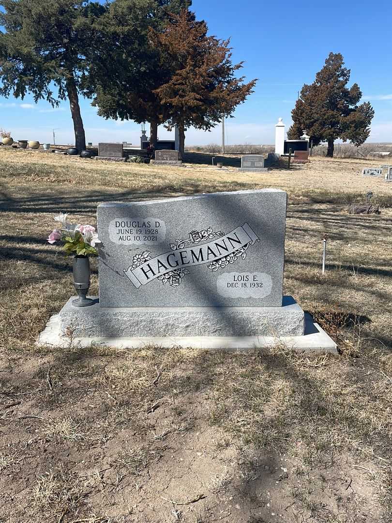 Tracy Hagemann Cravens's grave. Photo 1