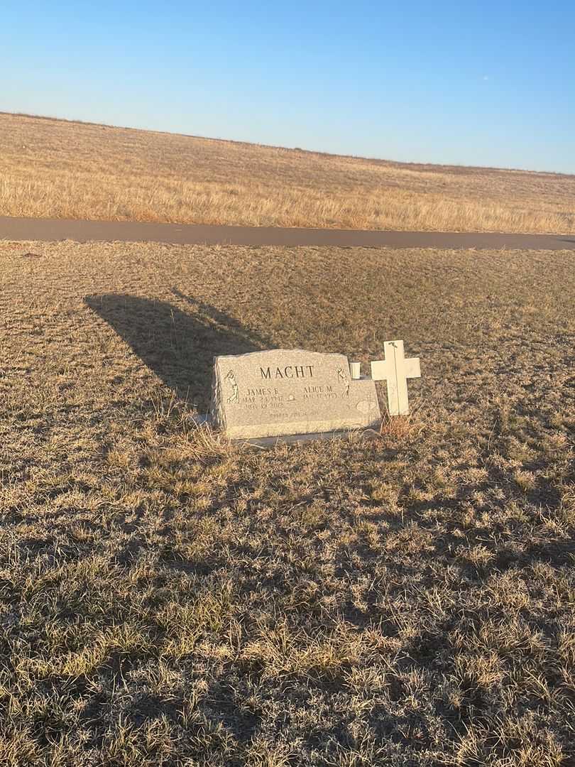 James F. Macht's grave. Photo 1