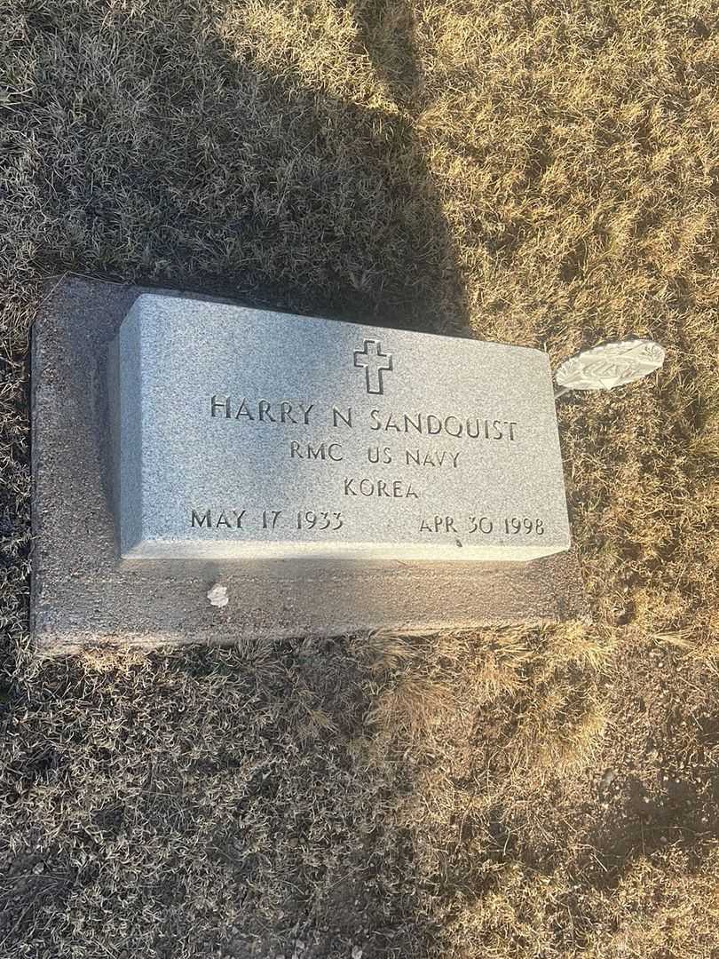 Harry N. Sandquist's grave. Photo 3
