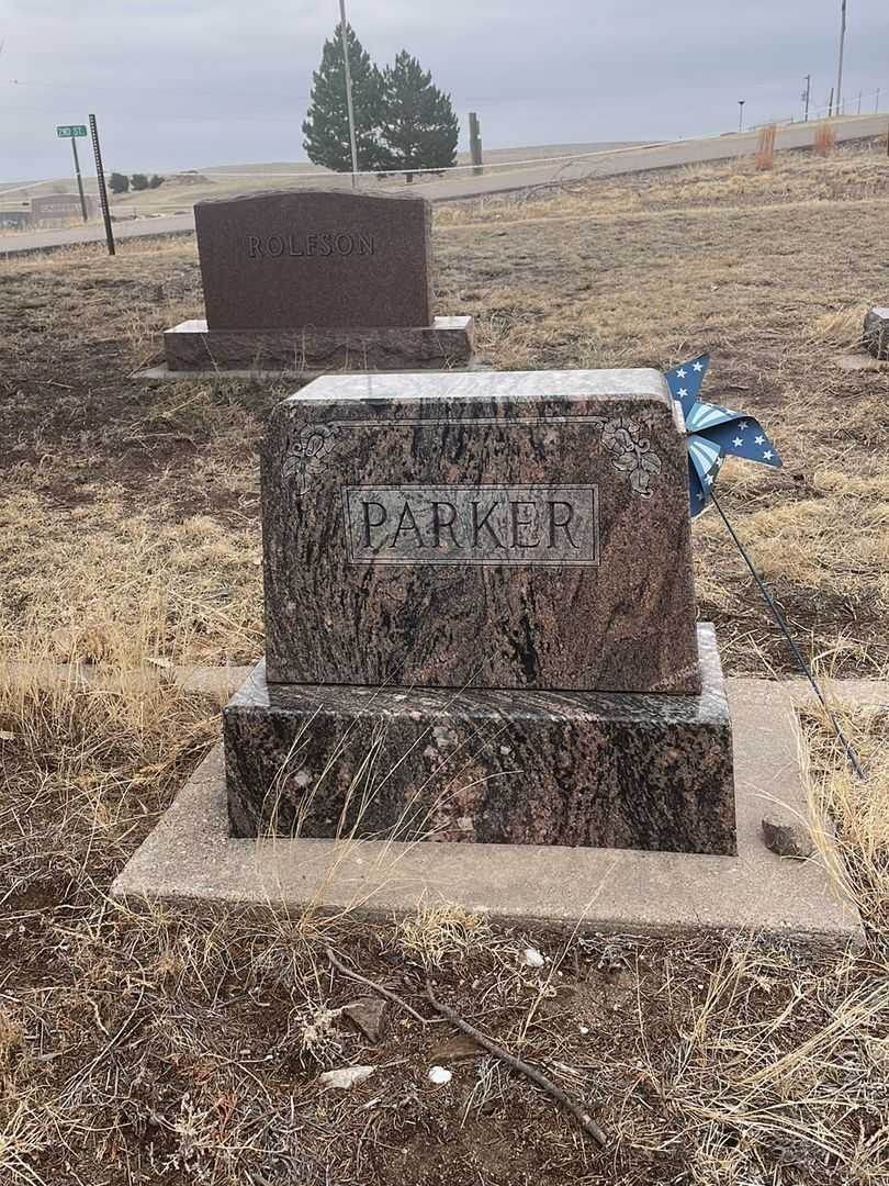 Foster W. Parker's grave. Photo 1