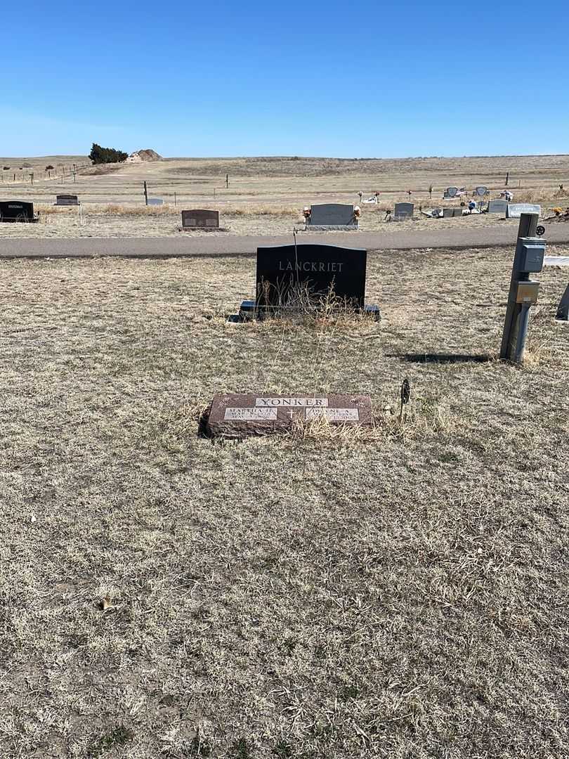 Martha H. Yonker's grave. Photo 1
