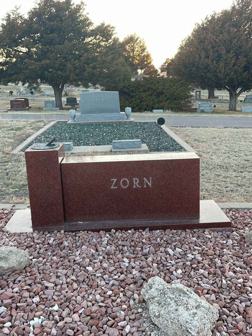 Elizabeth K. Zorn's grave. Photo 1