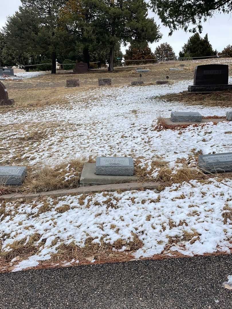 James E. Uzel's grave. Photo 1