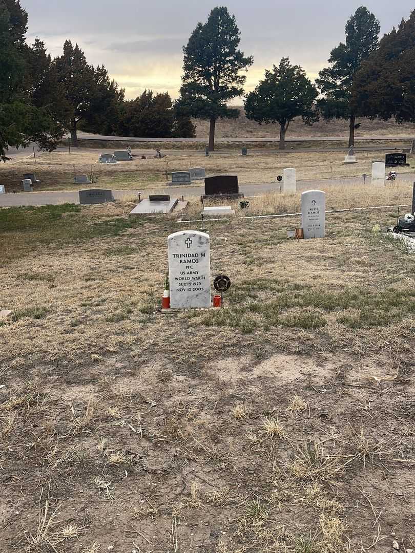 Trinidad M. Ramos's grave. Photo 1