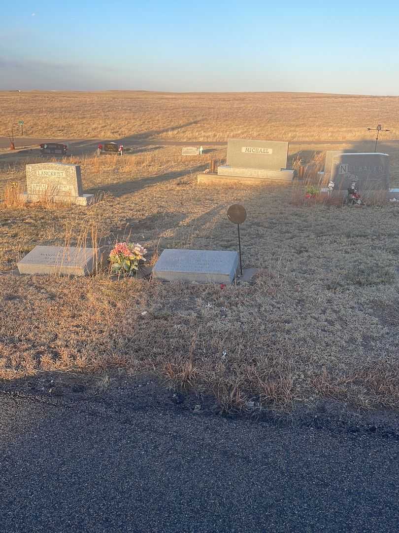 Albert L. Neubauer's grave. Photo 2