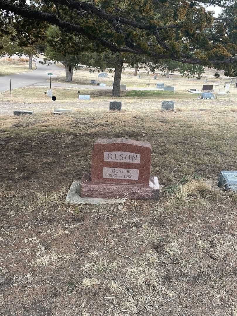 Gust W. Olson's grave. Photo 1