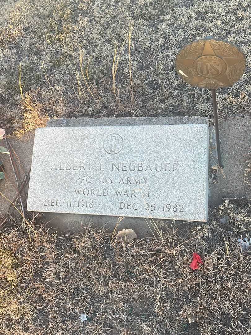 Albert L. Neubauer's grave. Photo 3