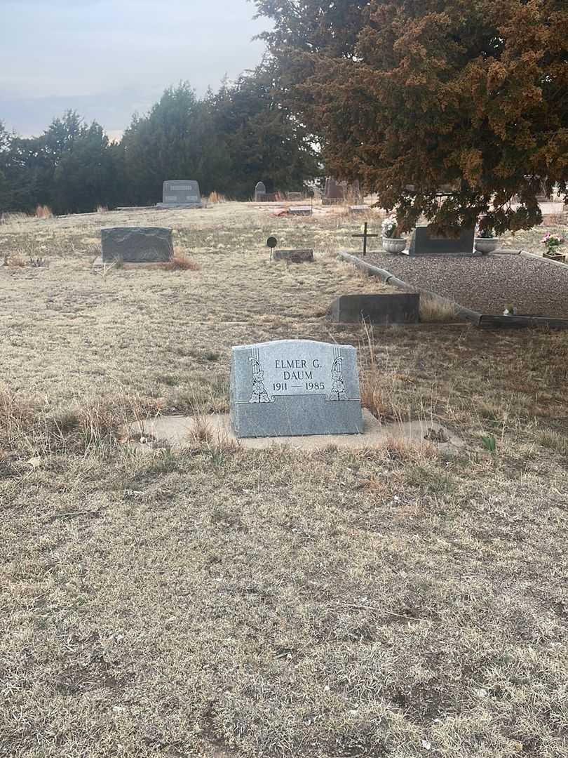 Elmer G. Daum's grave. Photo 1