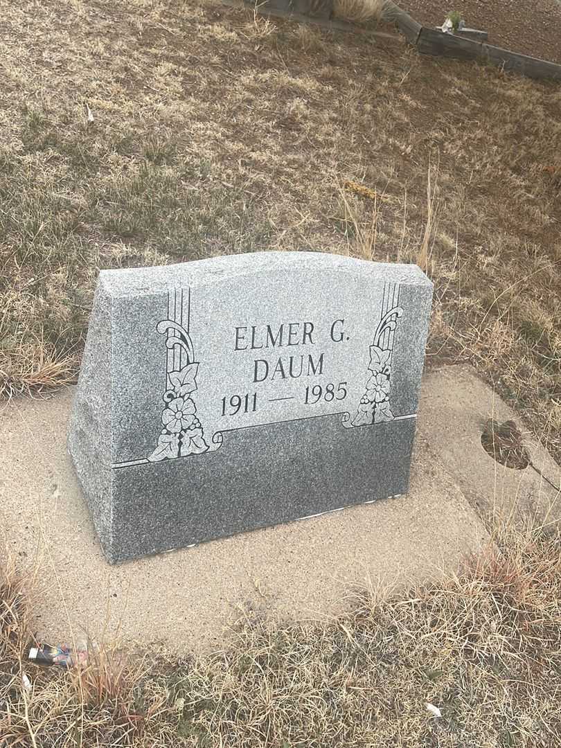 Elmer G. Daum's grave. Photo 2