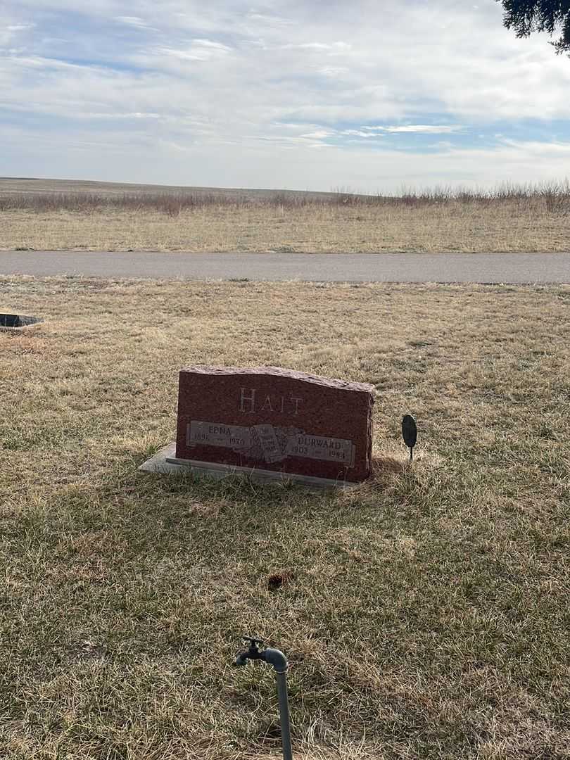 Edna Hait's grave. Photo 1