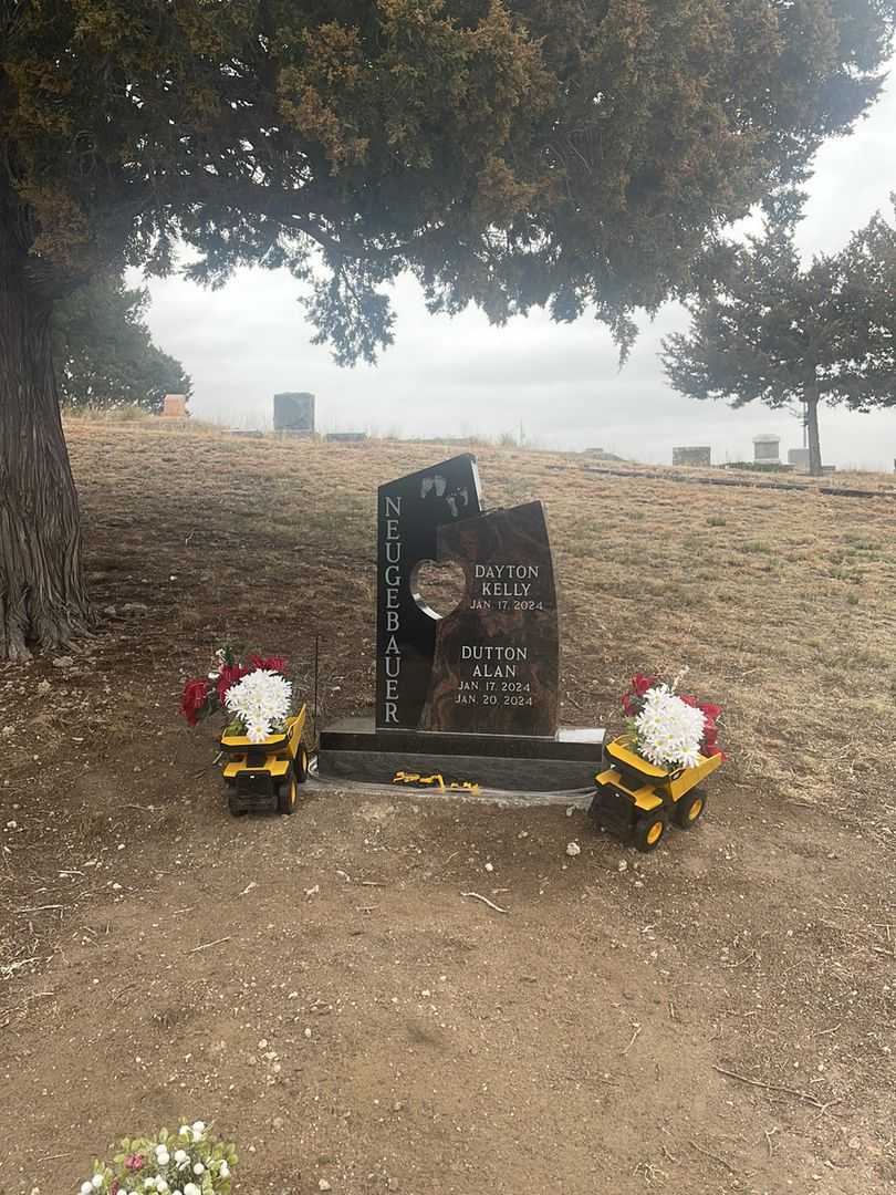 Dutton Alan Neugebauer's grave. Photo 1