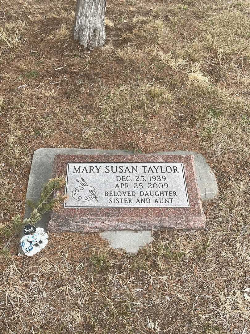 Mary Susan Taylor's grave. Photo 1