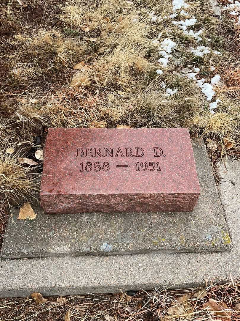 Bernard D. Achenbach's grave. Photo 3
