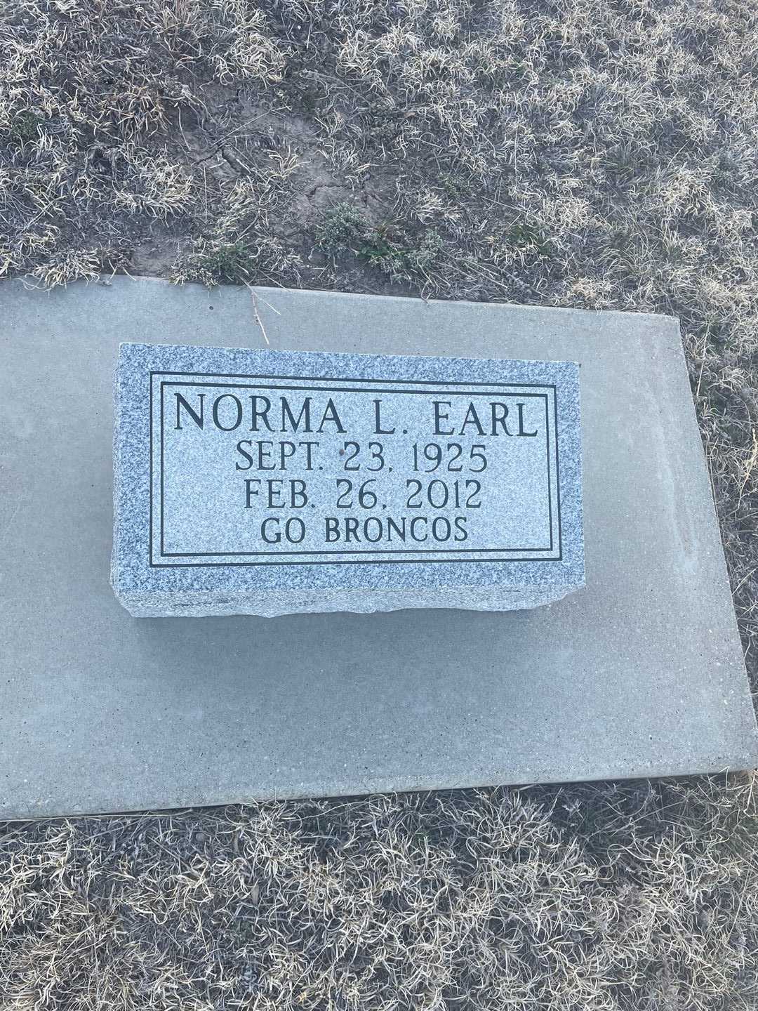 Norma L. Earl's grave. Photo 2