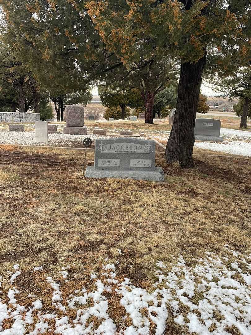 Mabel Jacobson's grave. Photo 1